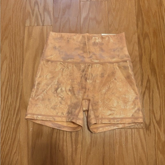 OFFLINE By Aerie Shorts Women’s Small Real Good 4” Inseam NWT - Peach Sparkle - Picture 1 of 4